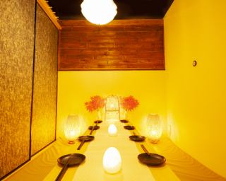 三ノ宮駅徒歩2分、和の趣き溢れる店内は大人の為の落ち着いた雰囲気となっております。2名様120名様までご利用可能な個室席は三宮駅での接待や女子会、合コンなど各種宴会に最適なプライベート個室空間♪お得な宴会コースプランも2480円~ご用意。誕生日や記念日にお得なサプライズ特典もご用意しております。創作和食居酒屋