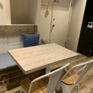 店内広いお席にてご利用が可能です。4名様×１