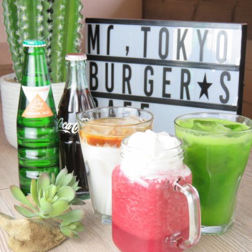 カフェタイムもぜひご利用ください♪自慢のスムージーやシェイクがおすすめ◎