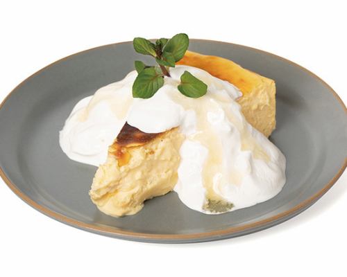 自家製バスクチーズケーキ