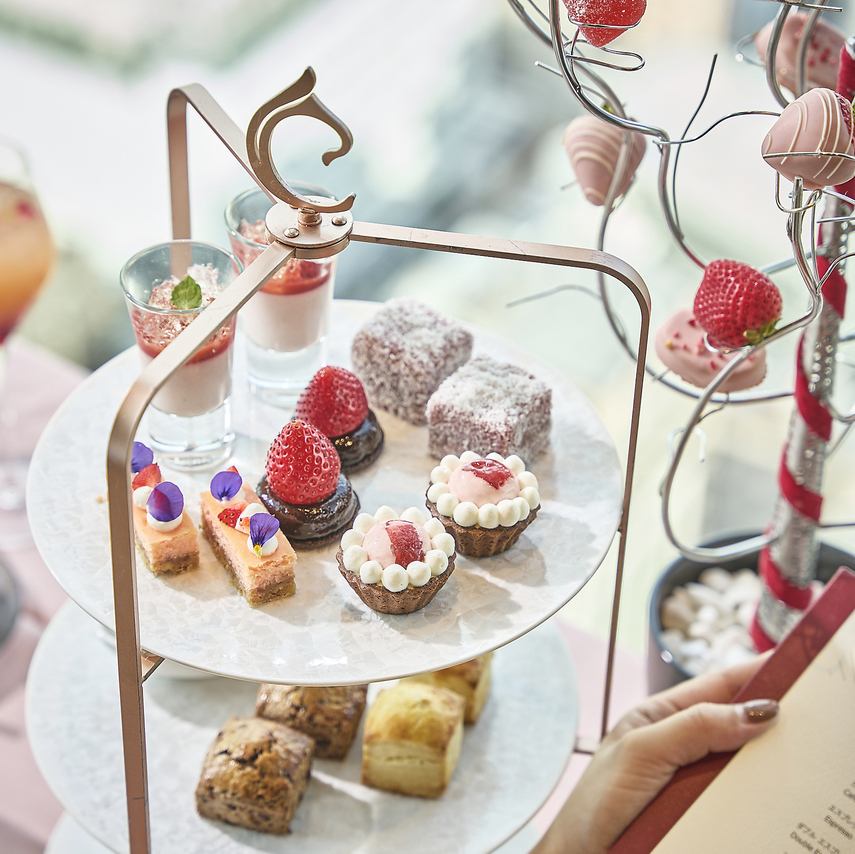 最上階からの眺望とこだわりのアフタヌーンティーが楽しめるラグジュアリー空間