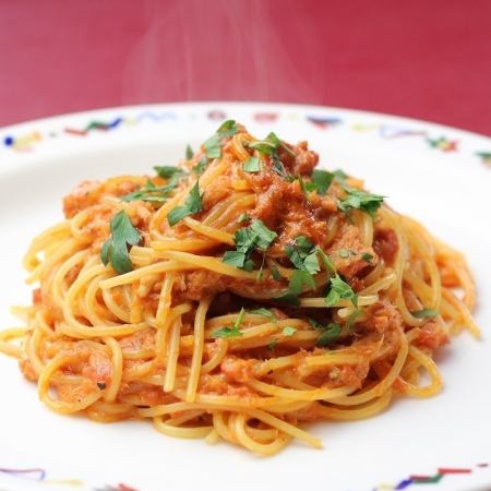 Libero's most popular spaghetti lunch set with lots of shelled crab