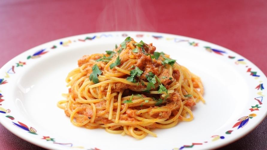 Libero's most popular spaghetti lunch set with lots of shelled crab