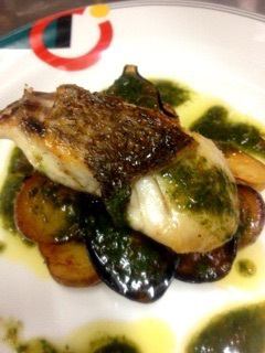 我们的招牌菜！晚餐套餐包含雪蟹意面和一道鱼类主菜，即使是最爱吃鱼的人也会赞不绝口。