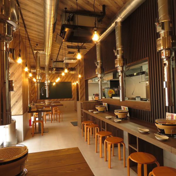 横川高架下にオープン！ご家族でのお食事や、ご友人とのお集まりなどにもぴったりです！ご予約お待ちしております。