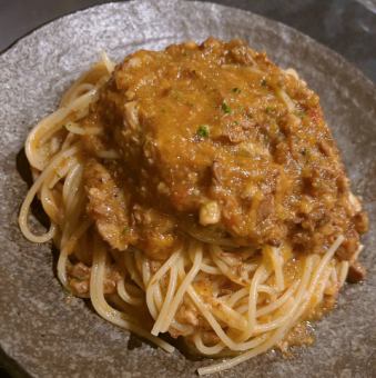 豚のラグーソースパスタ　青柚子とハラペーニョ