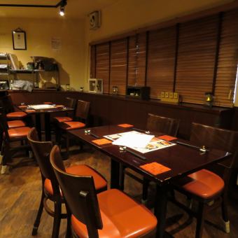 ゆったりできるテーブル席各種