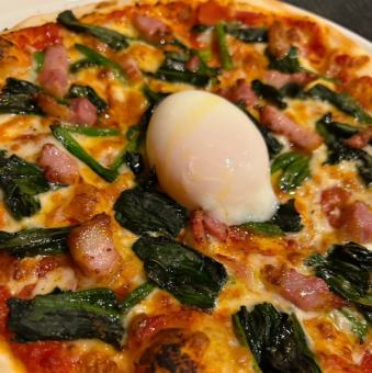 ポパイピザ（ホウレン草・パンチェッタ・温泉卵）