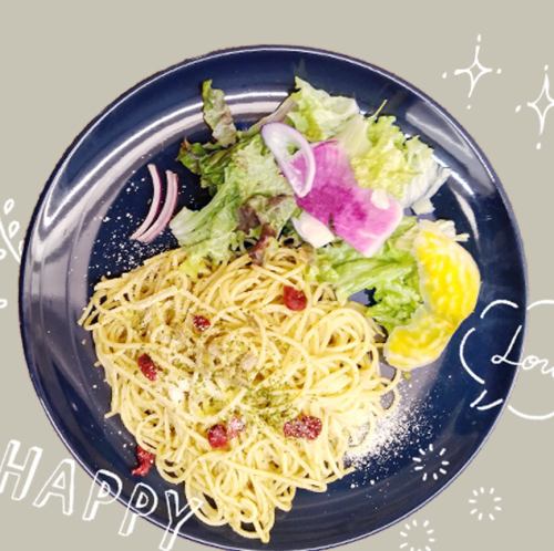 ジェノベーゼとクランベリーのパスタランチプレート