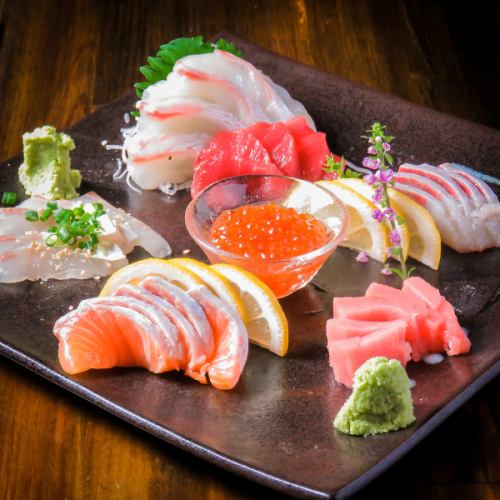 [We pride ourselves on our freshness] Assorted fresh fish sashimi for two