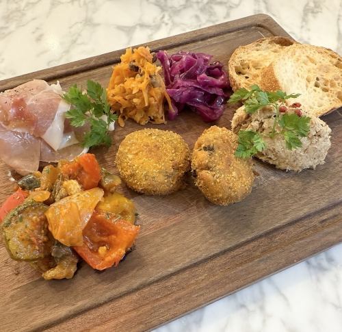 前菜盛り合わせ