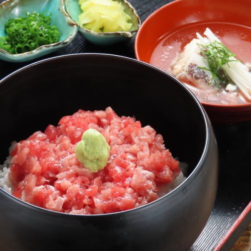 リーズナブルなランチタイムでマグロを満喫いただけます