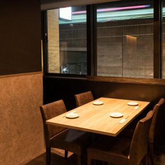 【テーブル席：2～5名様席×2卓】