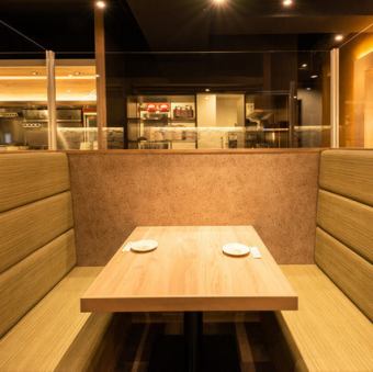 【半個室：2名様席×2卓】