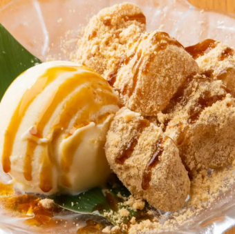 わらび餅とバニラアイス黒蜜きなこがけ