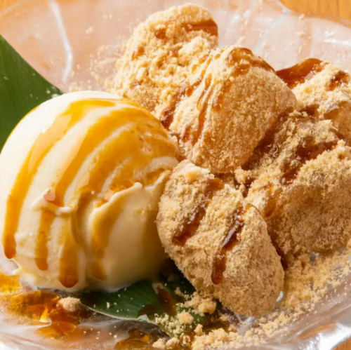 わらび餅とバニラアイス黒蜜きなこがけ