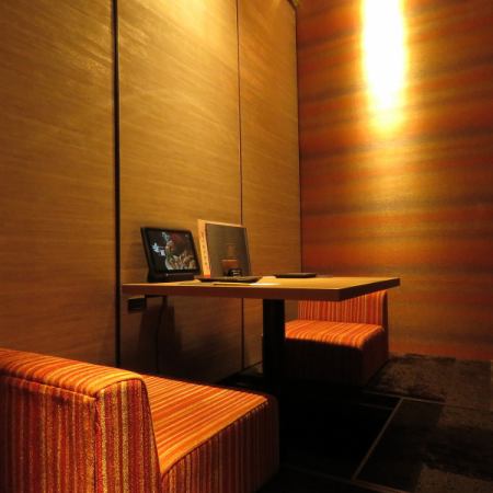 【掘りごたつ席:1~2名様までご利用可能】2名様カップルシートでのお食事をご堪能くださいませ。静かで落ち着ける個室を多数ご完備しております。