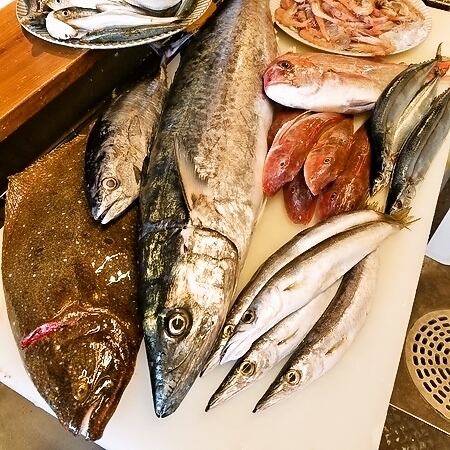 A variety of fresh seafood from local Aichi Mikawa that the owner himself procures♪