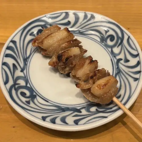 鶏皮ニンニク串(2本)
