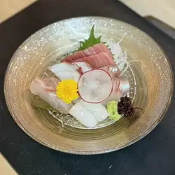 Assorted sashimi