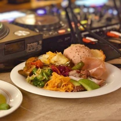 【迷ったらコレ！】BARのおつまみにも、お食事の前菜にも◎前菜の盛り合わせ大2,280円・小1,280円