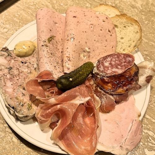 【如果你不确定，就是这个了！】什锦肉类开胃菜