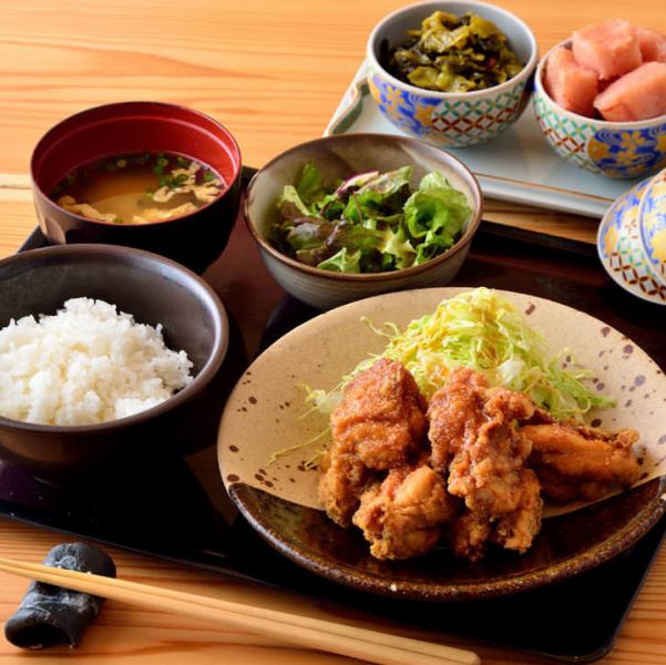 当店一番人気の鶏の唐揚げめんたい風味定食！