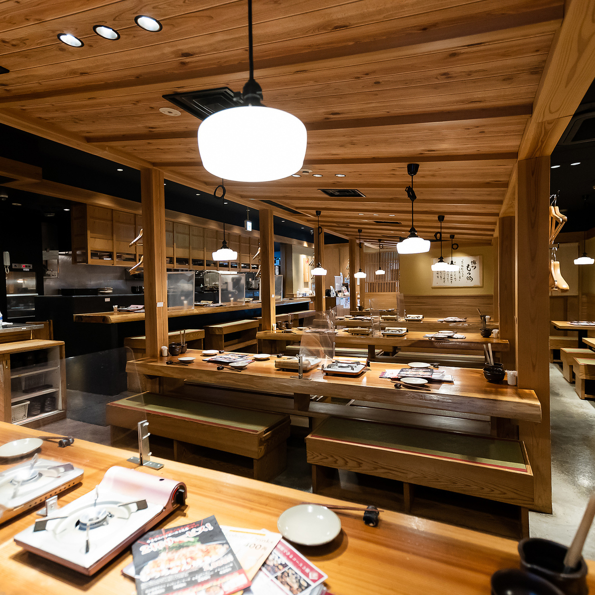お仕事帰りにふらっと立ち寄れる当店は落ち着いた大人達の隠れ家
