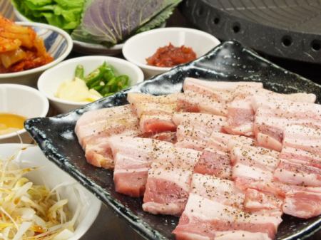 [Authentic Korean cuisine] Enjoy the delicious Samgyeopsal in an old house in Wa Yokocho!