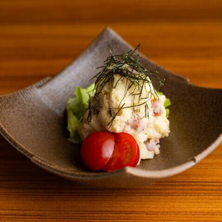 茸と胡桃の温ポテトサラダ