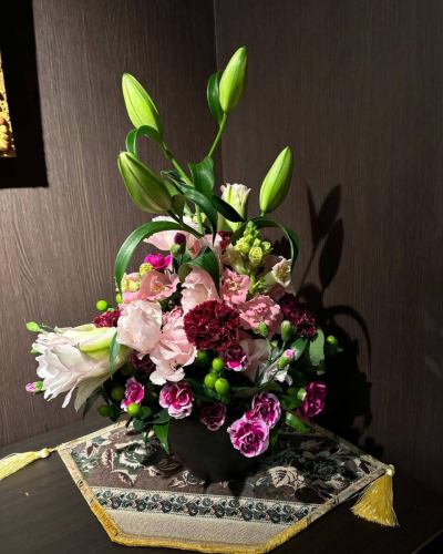 .
【別邸涵養荘の今週のお花💐】

お店を彩るお花たちです💐
プロデュースは小山生花店様にお願いしております！
いつもありがとうございます😊

↓ご予約はオンライン予約がおすすめです！
https://seikoanbetteikanyoso.owst.jp/（ホットペッパー）

ご予約  お問い合わせは、
📞025-211-7703

プロフィールのリンクから
webサイトにアクセスできます！
🔍@seikoan_bettei_kanyoso

その他SNSやグルメサイトなど
詳細はこちらからご覧いただけます↓↓
https://lit.link/Qes1EGif55alyDCldOYLbnL3EXI3
(別邸涵養荘リットリンク)

#別邸涵養荘 #新潟グルメ #新潟ランチ #新潟ディナー #古町ランチ #古町ディナー #月刊新潟Komachi #月刊にいがた #記念日ディナー #日本庭園 #新潟グランドホテル #泉田佑子 #玉川堂 #鎚起銅器  #顔合わせ #顔合わせ食事会 #法要 #結納 #蝋型鋳金 #大久保鋳物 #原惣右エ門 #クッキーボックス #クッキー缶 #お祝い #誕生日 #花束 #秋 #味覚の秋