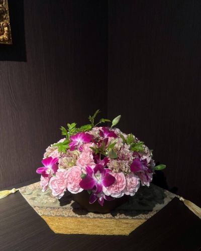 .
【別邸涵養荘の今週のお花💐】

お店を彩るお花たちです💐
プロデュースは小山生花店様にお願いしております！
いつもありがとうございます☺︎♡

ゴールデンウィークがおわり、ご予約が比較的落ち着いています。
天候も暖かくなってきて、お庭も青々としてきました🌿
皆さまのご予約お待ちしております^ ^

↓ご予約はオンライン予約がおすすめです！
https://seikoanbetteikanyoso.owst.jp/（ホットペッパー）

ご予約  お問い合わせは、
📞025-211-7703

プロフィールのリンクから
webサイトにアクセスできます！
🔍@seikoan_bettei_kanyoso

その他SNSやグルメサイトなど
詳細はこちらからご覧いただけます↓↓
https://lit.link/Qes1EGif55alyDCldOYLbnL3EXI3
(別邸涵養荘リットリンク)

#別邸涵養荘 #新潟グルメ #新潟ランチ #新潟ディナー #古町ランチ #古町ディナー #月刊新潟Komachi #月刊にいがた #記念日ディナー #日本庭園 #新潟グランドホテル #泉田佑子 #顔合わせ #顔合わせ食事会 #法要 #蝋型鋳金 #大久保鋳物 #原惣右エ門 #クッキーボックス #クッキー缶 #お祝い #誕生日 #花束 #歓迎会