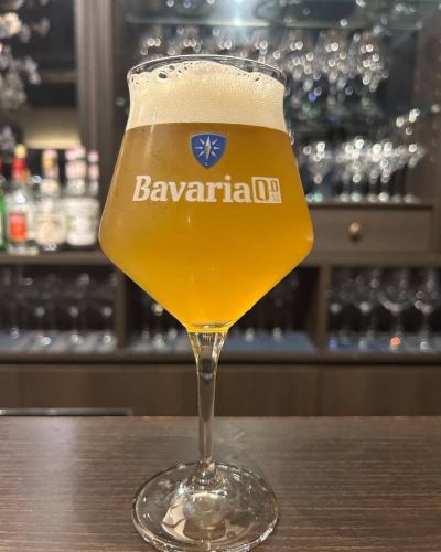 .
【新入荷】本日ご紹介するのは
「Bavaria 0.0%レモン」
Bavaria0.0％レモンは、爽やかなノンアルコール・レモンフレーバー・ビールです。ノンアルコール・ビールと果汁27％のレモン、オレンジ柑橘の組合わせが、爽やかに喉の渇きを癒してくれます。
ビールの風味がしっかりとありつつ、爽やかな柑橘系の香りでとても飲みやすいです。見た目は果汁の濁りがあり、味はフルーティーでバランスのとれた甘さと心地よい爽やかな後味が特徴です。

ぜひ一度別邸涵養荘へ足を運んでみてはいかがですか？

ご予約  お問い合わせは、
📞025-211-7703

#別邸涵養荘 #新潟グルメ #新潟ランチ #新潟ディナー #古町ランチ #古町ディナー #記念日ディナー #日本庭園 #新潟グランドホテル #バヴァリア#ノンアルコールビール