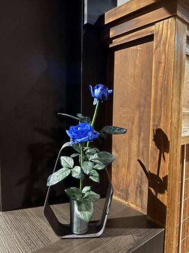 .
[本週別邸觀賞莊的花💐]

這些是裝飾商店的花。
本次活動由小山花店主辦！
一如既往地感謝你😊

您已經決定好盂蘭盆節期間要做些什麼了嗎？
今年也請一定來別邸觀音莊用餐吧！

盂蘭盆節期間座位很快就會滿！
請儘早預訂！ ！

“安田河原瓷磚花瓶 MYK” 由 Marumi Yasuda Kawara
它將木材的溫暖與莊重的美感融為一體，支撐並擁抱著花朵。
（摘自丸山安田瓷磚工業網上商店）
https://marumikawara.stores.jp/

我們期待您的光臨^^

↓建議您在線預訂！
https://seikoanbetteikanyoso.owst.jp/(辣椒)

如需預約或諮詢，
📞025-211-7703

來自個人資料中的鏈接
您可以造訪該網站！
🔍@seikoan_bettei_kanyoso

其他SNS及美食網站
更多詳情請點這裡↓↓
https://lit.link/Qes1EGif55alyDCldOYLbnL3EXI3
（別邸 Kanyoso Rittrink）

【本週別邸觀葉莊的花💐】

這些是裝飾商店的花。 💐
We ask Koyamaseikaten to produce it!
一如既往地感謝您。 😊

Have you decided on your plans for the Obon period?
Please enjoy your meal at Bettei Hanyoso this year.

During the Obon period, it is easy to fill up seats!
Please make a reservation as soon as possible!!

We look forward to your reservation.

↓建議線上預約哦！
https://seikoanbetteikanyoso.owst.jp/(HOT PEPPER)

For reservations and inquiries,
📞025-211-7703

You can access the website from the profile link!
🔍@seikoan_bettei_kanyoso

其他SNS、美食網站等詳情可在此查看↓↓
https://lit.link/Qes1EGif55alyDCldOYLbnL3EXI3(lit.link)

#新潟美食#新潟午餐#新潟晚餐#古町午餐#古町晚餐#週年紀念晚餐#日本花園#新潟大酒店#玉泉堂#HammeredCopperware #Meeting #MeetingDinnerParty #MemorialService #Engagement #WaxCasting #CookieBox #CookieTin #Celebration #Tudaday #YuudaYaha^aookieasookah #Cele #betteikanyoso #niigata #niigatarestaurant #teppanyaki #ObonHoliday #SummerHoliday