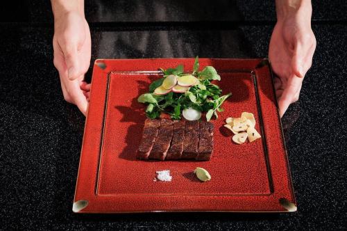 .
[特別課程資訊]

僅限預約！！
“特製但馬面牛排和松茸套餐”
使用時令食材，主菜是「特製多馬麵」裡肌牛排
我們有。
每人38,000日圓（含稅，不含服務費）
*須提前5天預訂

請利用這個機會^ ^

期待您的預訂😊

↓建議您在線預訂！
https://seikoanbetteikanyoso.owst.jp/(辣椒)

如需預約或諮詢，
📞025-211-7703

來自個人資料中的鏈接
您可以造訪該網站！
🔍@seikoan_bettei_kanyoso

其他SNS及美食網站
更多詳情請點這裡↓↓
https://lit.link/Qes1EGif55alyDCldOYLbnL3EXI3
（別邸 Kanyoso Rittrink）

#Bettei Kanyoso #Seikaan #Tajimagen #但馬鮪魚 #Special Tajimagen #但馬牛 #Ueda 牲畜