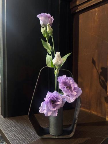 .
【별 저택 양장의 이번주의 꽃💐】

가게를 물들이는 꽃들 💐
프로듀스는 코야마 생화점에 부탁드립니다!
항상 감사합니다 😊

『야스다 기와화기 MYK』 Marumi Yasuda Kawara
나무의 따뜻함과 늠름한 아름다움을 겸비하고, 꽃에 다가가 서포트합니다.
(마루 산야스 기와 산업 온라인 스토어에서)
https://marumikawara.stores.jp/

가까운 날에도 시간과 인원수에 따라 안내 할 수 있으므로 부담없이 문의하십시오!
내점 기다리고 있습니다^^

↓ 예약은 온라인 예약을 추천합니다!
https://seikoanbetteikanyoso.owst.jp/(핫 페퍼)

예약 문의는,
📞025-211-7703

프로필 링크에서
웹 사이트에 액세스 할 수 있습니다!
🔍 @seikoan_bettei_kanyoso

기타 SNS와 미식가 사이트 등
자세한 것은 이쪽으로부터 보실 수 있습니다↓↓
https://lit.link/Qes1EGif55alyDCldOYLbnL3EXI3
(별 저택 양장 릿 링크)

【This week's flowers at Bettei Kanyoso 💐】

These are the flowers that decorate the store.💐
We ask Koyamaseikaten to produce it!
Thank you as always.😊

We look forward to your reservation.

↓Online reservations are recommended for reservations!
https://seikoanbetteikanyoso.owst.jp/(HOT PEPPER)

For reservations and inquiries,
📞025-211-7703

You can access the website from the profile link!
🔍 @seikoan_bettei_kanyoso

You can see more details such as other SNS and gourmet sites here ↓↓
https://lit.link/Qes1EGif55alyDCldOYLbnL3EXI3(lit.link)

#별 저택 양장 #니가타 음식 #니가타 점심 #니가타 디너 #후루마치 점심 #후루마치 저녁 식사 #기념일 저녁 식사 #일본 정원 #니가타 그랜드 호텔 #다마가와도 #진기 동기 #얼굴 맞추기 식사회 #법요 #결납 #왁스형 주금 #쿠키 박스 #야스다 기와 #야스다 #마루 산야다 기와 산업 #kanyoso #betteikanyoso #niigata #niigatarestaurant #teppanyaki #가을