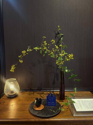 .
【별 저택 양장의 이번주의 꽃💐】

가게를 물들이는 꽃들 💐
프로듀스는 코야마 생화점에 부탁드립니다!
항상 감사합니다 😊

『야스다 기와화기 MYK』 Marumi Yasuda Kawara
나무의 따뜻함과 늠름한 아름다움을 겸비하고, 꽃에 다가가 서포트합니다.
(마루 산야스 기와 산업 온라인 스토어에서)
https://marumikawara.stores.jp/

가까운 날에도 시간과 인원수에 따라 안내 할 수 있으므로 부담없이 문의하십시오!
내점 기다리고 있습니다^^

↓ 예약은 온라인 예약을 추천합니다!
https://seikoanbetteikanyoso.owst.jp/(핫 페퍼)

예약 문의는,
📞025-211-7703

프로필 링크에서
웹 사이트에 액세스 할 수 있습니다!
🔍 @seikoan_bettei_kanyoso

기타 SNS와 미식가 사이트 등
자세한 것은 이쪽으로부터 보실 수 있습니다↓↓
https://lit.link/Qes1EGif55alyDCldOYLbnL3EXI3
(별 저택 양장 릿 링크)

【This week's flowers at Bettei Kanyoso 💐】

These are the flowers that decorate the store.💐
We ask Koyamaseikaten to produce it!
Thank you as always.😊

We look forward to your reservation.

↓Online reservations are recommended for reservations!
https://seikoanbetteikanyoso.owst.jp/(HOT PEPPER)

For reservations and inquiries,
📞025-211-7703

You can access the website from the profile link!
🔍 @seikoan_bettei_kanyoso

You can see more details such as other SNS and gourmet sites here ↓↓
https://lit.link/Qes1EGif55alyDCldOYLbnL3EXI3(lit.link)

#별 저택 양장 #니가타 음식 #니가타 점심 #니가타 디너 #후루마치 점심 #후루마치 저녁 식사 #기념일 저녁 식사 #일본 정원 #니가타 그랜드 호텔 #다마가와도 #진기 동기 #얼굴 맞추기 식사회 #법요 #결납 #왁스형 주금 #쿠키 박스 #야스다 기와 #야스다 #마루 산야다 기와 산업 #kanyoso #betteikanyoso #niigata #niigatarestaurant #teppanyaki #가을