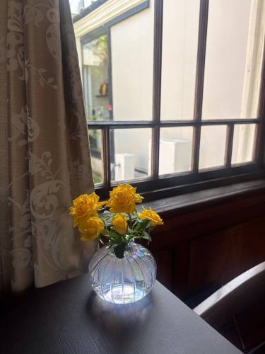 .
【별 저택 양장의 이번주의 꽃💐】

가게를 물들이는 꽃들 💐
프로듀스는 코야마 생화점에 부탁드립니다!
항상 감사합니다 😊

『야스다 기와화기 MYK』 Marumi Yasuda Kawara
나무의 따뜻함과 늠름한 아름다움을 겸비하고, 꽃에 다가가 서포트합니다.
(마루 산야스 기와 산업 온라인 스토어에서)
https://marumikawara.stores.jp/

가까운 날에도 시간과 인원수에 따라 안내 할 수 있으므로 부담없이 문의하십시오!
내점 기다리고 있습니다^^

↓ 예약은 온라인 예약을 추천합니다!
https://seikoanbetteikanyoso.owst.jp/(핫 페퍼)

예약 문의는,
📞025-211-7703

프로필 링크에서
웹 사이트에 액세스 할 수 있습니다!
🔍 @seikoan_bettei_kanyoso

기타 SNS와 미식가 사이트 등
자세한 것은 이쪽으로부터 보실 수 있습니다↓↓
https://lit.link/Qes1EGif55alyDCldOYLbnL3EXI3
(별 저택 양장 릿 링크)

【This week's flowers at Bettei Kanyoso 💐】

These are the flowers that decorate the store.💐
We ask Koyamaseikaten to produce it!
Thank you as always.😊

We look forward to your reservation.

↓Online reservations are recommended for reservations!
https://seikoanbetteikanyoso.owst.jp/(HOT PEPPER)

For reservations and inquiries,
📞025-211-7703

You can access the website from the profile link!
🔍 @seikoan_bettei_kanyoso

You can see more details such as other SNS and gourmet sites here ↓↓
https://lit.link/Qes1EGif55alyDCldOYLbnL3EXI3(lit.link)

#별 저택 양장 #니가타 음식 #니가타 점심 #니가타 디너 #후루마치 점심 #후루마치 저녁 식사 #기념일 저녁 식사 #일본 정원 #니가타 그랜드 호텔 #다마가와도 #진기 동기 #얼굴 맞추기 식사회 #법요 #결납 #왁스형 주금 #쿠키 박스 #야스다 기와 #야스다 #마루 산야다 기와 산업 #kanyoso #betteikanyoso #niigata #niigatarestaurant #teppanyaki #가을