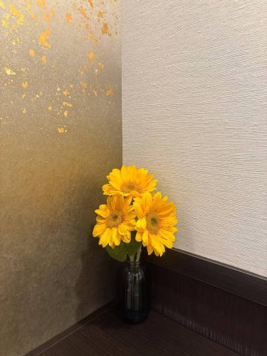 .
【별 저택 양장의 이번주의 꽃💐】

가게를 물들이는 꽃들 💐
프로듀스는 코야마 생화점에 부탁드립니다!
항상 감사합니다 😊

『야스다 기와화기 MYK』 Marumi Yasuda Kawara
나무의 따뜻함과 늠름한 아름다움을 겸비하고, 꽃에 다가가 서포트합니다.
(마루 산야스 기와 산업 온라인 스토어에서)
https://marumikawara.stores.jp/

가까운 날에도 시간과 인원수에 따라 안내 할 수 있으므로 부담없이 문의하십시오!
내점 기다리고 있습니다^^

↓ 예약은 온라인 예약을 추천합니다!
https://seikoanbetteikanyoso.owst.jp/(핫 페퍼)

예약 문의는,
📞025-211-7703

프로필 링크에서
웹 사이트에 액세스 할 수 있습니다!
🔍 @seikoan_bettei_kanyoso

기타 SNS와 미식가 사이트 등
자세한 것은 이쪽으로부터 보실 수 있습니다↓↓
https://lit.link/Qes1EGif55alyDCldOYLbnL3EXI3
(별 저택 양장 릿 링크)

【This week's flowers at Bettei Kanyoso 💐】

These are the flowers that decorate the store.💐
We ask Koyamaseikaten to produce it!
Thank you as always.😊

We look forward to your reservation.

↓Online reservations are recommended for reservations!
https://seikoanbetteikanyoso.owst.jp/(HOT PEPPER)

For reservations and inquiries,
📞025-211-7703

You can access the website from the profile link!
🔍 @seikoan_bettei_kanyoso

You can see more details such as other SNS and gourmet sites here ↓↓
https://lit.link/Qes1EGif55alyDCldOYLbnL3EXI3(lit.link)

#별 저택 양장 #니가타 음식 #니가타 점심 #니가타 디너 #후루마치 점심 #후루마치 저녁 식사 #기념일 저녁 식사 #일본 정원 #니가타 그랜드 호텔 #다마가와도 #진기 동기 #얼굴 맞추기 식사회 #법요 #결납 #왁스형 주금 #쿠키 박스 #야스다 기와 #야스다 #마루 산야다 기와 산업 #kanyoso #betteikanyoso #niigata #niigatarestaurant #teppanyaki #가을