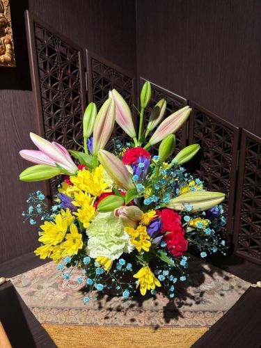 .
[本週別邸觀賞莊的花💐]

這些是裝飾商店的花。
本次活動由小山花店主辦！
一如既往地感謝你😊

“安田河原瓷磚花瓶 MYK” 由 Marumi Yasuda Kawara
它將木材的溫暖與莊重的美感融為一體，支撐並擁抱著花朵。
（摘自丸山安田瓷磚工業網上商店）
https://marumikawara.stores.jp/

我們期待您的光臨^^

↓建議您在線預訂！
https://seikoanbetteikanyoso.owst.jp/(辣椒)

如需預約或諮詢，
📞025-211-7703

來自個人資料中的鏈接
您可以造訪該網站！
🔍@seikoan_bettei_kanyoso

其他SNS及美食網站
更多詳情請點這裡↓↓
https://lit.link/Qes1EGif55alyDCldOYLbnL3EXI3
（別邸 Kanyoso Rittrink）

【本週別邸觀葉莊的花💐】

這些是裝飾商店的花。 💐
We ask Koyamaseikaten to produce it!
一如既往地感謝您。 😊

We look forward to your reservation.

↓建議線上預約哦！
https://seikoanbetteikanyoso.owst.jp/(HOT PEPPER)

For reservations and inquiries,
📞025-211-7703

You can access the website from the profile link!
🔍@seikoan_bettei_kanyoso

其他SNS、美食網站等詳情可在此查看↓↓
https://lit.link/Qes1EGif55alyDCldOYLbnL3EXI3(lit.link)

#Bettei Kanyoso #新潟美食 #新潟午餐 #新潟晚餐 #古町午餐 #古町晚餐 #週年紀念晚餐 #日本花園 #新潟大酒店 #玉泉堂 #HammeredCopperware #Meeting #MeetingDinnerParty #MemorialService #Engagement #WaxCasting #CookieBox #MeetingDinnerParty #MemorialService #Engagement #WaxCasting #CookieBox #CookieTobdald #MemorialService #Engagement #Wpookieas #CookieBox #CookieTobdis #Cookiea #Yeleb; #MarusanYasudaTileIndustry #kanyoso #betteikanyoso #niigata #niigatarestaurant #teppanyaki #Autumn