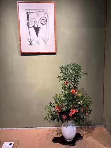 .
【別邸涵養荘の今週のお花💐】

お店を彩るお花たちです💐
プロデュースは小山生花店様にお願いしております！
いつもありがとうございます😊

『安田瓦花器MYK』Marumi Yasuda Kawara
木の暖かみと凛とした美しさを兼ね備え、 花に寄り添い支えます。
(丸三安田瓦工業オンラインストアより)
https://marumikawara.stores.jp/

ご来店お待ちしております^ ^

↓ご予約はオンライン予約がおすすめです！
https://seikoanbetteikanyoso.owst.jp/（ホットペッパー）

ご予約  お問い合わせは、
📞025-211-7703

プロフィールのリンクから
webサイトにアクセスできます！
🔍@seikoan_bettei_kanyoso

その他SNSやグルメサイトなど
詳細はこちらからご覧いただけます↓↓
https://lit.link/Qes1EGif55alyDCldOYLbnL3EXI3
(別邸涵養荘リットリンク)

【This week's flowers at Bettei Kanyoso 💐】

These are the flowers that decorate the store.💐
We ask Koyamaseikaten to produce it!
Thank you as always.😊

We look forward to your reservation.

↓Online reservations are recommended for reservations!
https://seikoanbetteikanyoso.owst.jp/(HOT PEPPER)

For reservations and inquiries,
📞025-211-7703

You can access the website from the profile link!
🔍@seikoan_bettei_kanyoso

You can see more details such as other SNS and gourmet sites here ↓↓
https://lit.link/Qes1EGif55alyDCldOYLbnL3EXI3(lit.link)

#別邸涵養荘 #新潟グルメ #新潟ランチ #新潟ディナー #古町ランチ #古町ディナー #記念日ディナー #日本庭園 #新潟グランドホテル #玉川堂 #鎚起銅器  #顔合わせ #顔合わせ食事会 #法要 #結納 #蝋型鋳金 #クッキーボックス #クッキー缶 #お祝い #誕生日 #花束 #安田瓦 #安田 #丸三安田瓦工業 #kanyoso #betteikanyoso #niigata #niigatarestaurant  #teppanyaki #秋