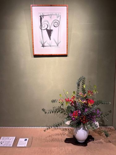 .
【別邸涵養荘の今週のお花💐】
お店を彩るお花たちです💐
プロデュースは小山生花店様にお願いしております!
いつもありがとうございます😊
『安田瓦花器MYK』Marumi Yasuda Kawara
木の暖かみと凛とした美しさを兼ね備え、 花に寄り添い支えます。
(丸三安田瓦工業オンラインストアより)
https://marumikawara.stores.jp/
ご来店お待ちしております^ ^
↓ご予約はオンライン予約がおすすめです!
https://seikoanbetteikanyoso.owst.jp/(ホットペッパー)
ご予約 お問い合わせは、
📞025-211-7703
プロフィールのリンクから
webサイトにアクセスできます!
🔍@seikoan_bettei_kanyoso
その他SNSやグルメサイトなど
詳細はこちらからご覧いただけます↓↓
https://lit.link/Qes1EGif55alyDCldOYLbnL3EXI3
(別邸涵養荘リットリンク)
【This week's flowers at Bettei Kanyoso 💐】
These are the flowers that decorate the store.💐
We ask Koyamaseikaten to produce it!
Thank you as always.😊
We look forward to your reservation.
↓Online reservations are recommended for reservations!
https://seikoanbetteikanyoso.owst.jp/(HOT PEPPER)
For reservations and inquiries,
📞025-211-7703
You can access the website from the profile link!
🔍@seikoan_bettei_kanyoso
You can see more details such as other SNS and gourmet sites here ↓↓
https://lit.link/Qes1EGif55alyDCldOYLbnL3EXI3(lit.link)
#別邸涵養荘 #新潟グルメ #新潟ランチ #新潟ディナー #古町ランチ #古町ディナー #記念日ディナー #日本庭園 #新潟グランドホテル #玉川堂 #鎚起銅器 #顔合わせ #顔合わせ食事会 #法要 #結納 #蝋型鋳金 #クッキーボックス #クッキー缶 #お祝い #誕生日 #花束 #安田瓦 #安田 #丸三安田瓦工業 #kanyoso #betteikanyoso #niigata #niigatarestaurant #teppanyaki #秋