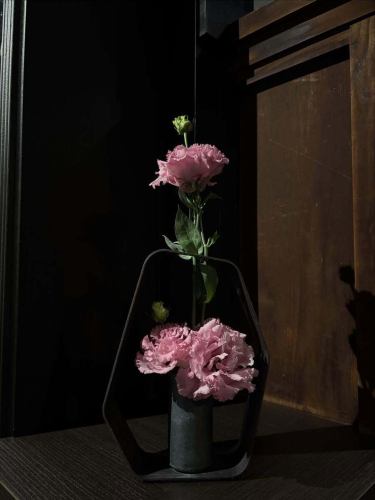 .
[本週別邸觀賞莊的花💐]

這些是裝飾商店的花。
本次活動由小山花店主辦！
一如既往地感謝你😊

“安田河原瓷磚花瓶 MYK” 由 Marumi Yasuda Kawara
它將木材的溫暖與莊重的美感融為一體，支撐並擁抱著花朵。
（摘自丸山安田瓷磚工業網上商店）
https://marumikawara.stores.jp/

我們期待您的預訂和光臨^^

↓建議您在線預訂！
https://seikoanbetteikanyoso.owst.jp/(辣椒)

如需預約或諮詢，
📞025-211-7703

來自個人資料中的鏈接
您可以造訪該網站！
🔍@seikoan_bettei_kanyoso

其他SNS及美食網站
更多詳情請點這裡↓↓
https://lit.link/Qes1EGif55alyDCldOYLbnL3EXI3
（別邸 Kanyoso Rittrink）

【本週別邸觀葉莊的花💐】

這些是裝飾商店的花。 💐
We ask Koyamaseikaten to produce it!
一如既往地感謝您。 😊

We look forward to your reservation.

↓建議線上預約哦！
https://seikoanbetteikanyoso.owst.jp/(HOT PEPPER)

For reservations and inquiries,
📞025-211-7703

You can access the website from the profile link!
🔍@seikoan_bettei_kanyoso

其他SNS、美食網站等詳情可在此查看↓↓
https://lit.link/Qes1EGif55alyDCldOYLbnL3EXI3(lit.link)

#Bettei Kanyoso #新潟美食 #新潟午餐 #新潟晚餐 #古町午餐 #古町晚餐 #週年晚餐 #日本花園 #新潟大酒店 #玉泉堂 #HammeredCopperware #Meeting #MeetingDinner #MemorialService #Engagement #WasCasting #Celebaxration #BeetingDinner #MemorialService #Engagement #WaxCasting #Celebaxration #BeetingDinner #MemorialService #Engagement #WaCasting #Celebaxration #Bileal #BouudadYusaha.Saada #adaka #adaka #adaka #adada 確定a問題aa晚 #ad晚 #B身 #Cad從今天今天#a起海組織 #B知道今天 #a海火海情等 #T還等等知道Yus; #betteikanyoso #niigata #niigatarestaurant #teppanyaki #Autumn