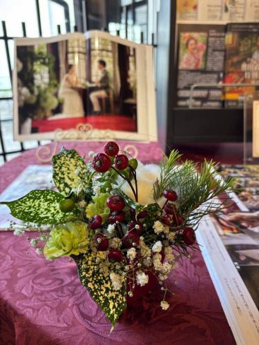 .
【別邸涵養荘の今週のお花💐】

お店を彩るお花たちです💐
プロデュースは小山生花店様にお願いしております！
いつもありがとうございます😊

『安田瓦花器MYK』Marumi Yasuda Kawara
木の暖かみと凛とした美しさを兼ね備え、 花に寄り添い支えます。
(丸三安田瓦工業オンラインストアより)
https://marumikawara.stores.jp/

ご来店お待ちしております^ ^

↓ご予約はオンライン予約がおすすめです！
https://seikoanbetteikanyoso.owst.jp/（ホットペッパー）

ご予約  お問い合わせは、
📞025-211-7703

プロフィールのリンクから
webサイトにアクセスできます！
🔍@seikoan_bettei_kanyoso

その他SNSやグルメサイトなど
詳細はこちらからご覧いただけます↓↓
https://lit.link/Qes1EGif55alyDCldOYLbnL3EXI3
(別邸涵養荘リットリンク)

【This week's flowers at Bettei Kanyoso 💐】

These are the flowers that decorate the store.💐
We ask Koyamaseikaten to produce it!
Thank you as always.😊

We look forward to your reservation.

↓Online reservations are recommended for reservations!
https://seikoanbetteikanyoso.owst.jp/(HOT PEPPER)

For reservations and inquiries,
📞025-211-7703

You can access the website from the profile link!
🔍@seikoan_bettei_kanyoso

You can see more details such as other SNS and gourmet sites here ↓↓
https://lit.link/Qes1EGif55alyDCldOYLbnL3EXI3(lit.link)

#別邸涵養荘 #新潟グルメ #新潟ランチ #新潟ディナー #古町ランチ #古町ディナー #記念日ディナー #日本庭園 #新潟グランドホテル #玉川堂 #鎚起銅器  #顔合わせ #顔合わせ食事会 #法要 #結納 #蝋型鋳金 #クッキーボックス #クッキー缶 #お祝い #誕生日 #花束 #安田瓦 #安田 #丸三安田瓦工業 #kanyoso #betteikanyoso #niigata #niigatarestaurant  #teppanyaki #秋