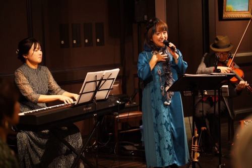 .
先日、吉川ナオミさんのジャズライブディナーを
開催しました！♪
別邸涵養荘では初めての開催です！
食事は別邸涵養荘のフルコースをご用意し、
吉川ナオミさんのライブと合わせて
楽しまれました！

吉川ナオミさん、田中トシユキさん、大竹恵子さん、
素敵なライブをありがとうございました😊

#吉川ナオミ #よしかわなおみ #ヨシカワナオミ #別邸涵養荘  #ジャズ #ジャズライブ #ライブ #ジャズライブディナー #ライブディナー #ディナー #フレンチ #田中トシユキ #タナカトシユキ #アコーディオン #ヴァイオリン #大竹恵子 #ピアノ #ジャズピアノ #ジャズピアニスト