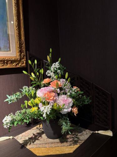 【별 저택 양장의 이번주의 꽃💐】

가게를 물들이는 꽃들입니다 💐
프로듀스는 코야마 생화점에 부탁드립니다!
항상 감사합니다 😊

요 전날부터 입구에있는 오오쿠보 주물이 바뀌 었습니다!
올해의 간지 「오」를 전시하고 있습니다.
https://souemon-imono.com/

『야스다 기와화기 MYK』 Marumi Yasuda Kawara
나무의 따뜻함과 늠름한 아름다움을 겸비하고, 꽃에 다가가 서포트합니다.
(마루 산야다 기와 공업 온라인 스토어에서)
https://marumikawara.stores.jp/

내점 기다리고 있습니다^^

↓ 예약은 온라인 예약을 추천합니다!
https://seikoanbetteikanyoso.owst.jp/(핫 페퍼)

예약 문의는,
📞025-211-7703

프로필 링크에서
웹 사이트에 액세스 할 수 있습니다!
🔍 @seikoan_bettei_kanyoso

기타 SNS와 미식가 사이트 등
자세한 것은 이쪽으로부터 보실 수 있습니다↓↓
https://lit.link/Qes1EGif55alyDCldOYLbnL3EXI3
(별 저택 양장 릿 링크)

【This week's flowers at Bettei Kanyoso 💐】

These are the flowers that decorate the store.💐
We ask Koyamaseikaten to produce it!
Thank you as always.😊

The Okubo Casting at the entrance has changed since the other day!
This year's zodiac sign "Wu" is on display.
https://souemon-imono.com/

"Yasuda Tile Flowerware MYK"Marumi Yasuda Kawara
It combines the warmth and dignified beauty of the tree, and supports the flowers.
(From the Marusan Yasuda Tile Industry Online Store)
https://marumikawara.stores.jp/

We look forward to your reservation.

↓Online reservations are recommended for reservations!
https://seikoanbetteikanyoso.owst.jp/(HOT PEPPER)

For reservations and inquiries,
📞025-211-7703

You can access the website from the profile link!
🔍 @seikoan_bettei_kanyoso

You can see more details such as other SNS and gourmet sites here ↓↓
https://lit.link/Qes1EGif55alyDCldOYLbnL3EXI3(lit.link)

# 별 저택 양장 # 오오쿠보 주물 # 야스다 기와 # 니가타 그랜드 호텔