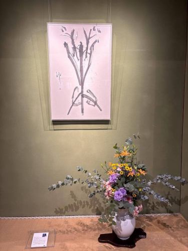 【別邸涵養荘の今週のお花💐】
お店を彩るお花たちです💐
プロデュースは小山生花店様にお願いしております!
いつもありがとうございます😊
先日より入口にある大久保鋳物が変わりました!
今年の干支「午」を展示しております。
https://souemon-imono.com/
『安田瓦花器MYK』Marumi Yasuda Kawara
木の暖かみと凛とした美しさを兼ね備え、 花に寄り添い支えます。
(丸三安田瓦工業オンラインストアより)
https://marumikawara.stores.jp/
ご来店お待ちしております^ ^
↓ご予約はオンライン予約がおすすめです!
https://seikoanbetteikanyoso.owst.jp/(ホットペッパー)
ご予約 お問い合わせは、
📞025-211-7703
プロフィールのリンクから
webサイトにアクセスできます!
🔍@seikoan_bettei_kanyoso
その他SNSやグルメサイトなど
詳細はこちらからご覧いただけます↓↓
https://lit.link/Qes1EGif55alyDCldOYLbnL3EXI3
(別邸涵養荘リットリンク)
【This week's flowers at Bettei Kanyoso 💐】
These are the flowers that decorate the store.💐
We ask Koyamaseikaten to produce it!
Thank you as always.😊
The Okubo Casting at the entrance has changed since the other day!
This year's zodiac sign "Wu" is on display.
https://souemon-imono.com/
"Yasuda Tile Flowerware MYK"Marumi Yasuda Kawara
It combines the warmth and dignified beauty of the tree, and supports the flowers.
(From the Marusan Yasuda Tile Industry Online Store)
https://marumikawara.stores.jp/
We look forward to your reservation.
↓Online reservations are recommended for reservations!
https://seikoanbetteikanyoso.owst.jp/(HOT PEPPER)
For reservations and inquiries,
📞025-211-7703
You can access the website from the profile link!
🔍@seikoan_bettei_kanyoso
You can see more details such as other SNS and gourmet sites here ↓↓
https://lit.link/Qes1EGif55alyDCldOYLbnL3EXI3(lit.link)
#別邸涵養荘 #大久保鋳物 #安田瓦 #泉田佑子 #新潟グランドホテル