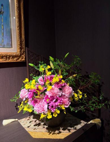 【별 저택 양장의 이번주의 꽃💐】

가게를 물들이는 꽃들입니다 💐
프로듀스는 코야마 생화점에 부탁드립니다!
항상 감사합니다 😊

요 전날부터 입구에있는 오오쿠보 주물이 바뀌 었습니다!
올해의 간지 「오」를 전시하고 있습니다.
https://souemon-imono.com/

『야스다 기와화기 MYK』 Marumi Yasuda Kawara
나무의 따뜻함과 늠름한 아름다움을 겸비하고, 꽃에 다가가 서포트합니다.
(마루 산야다 기와 공업 온라인 스토어에서)
https://marumikawara.stores.jp/

내점 기다리고 있습니다^^

↓ 예약은 온라인 예약을 추천합니다!
https://seikoanbetteikanyoso.owst.jp/(핫 페퍼)

예약 문의는,
📞025-211-7703

프로필 링크에서
웹 사이트에 액세스 할 수 있습니다!
🔍 @seikoan_bettei_kanyoso

기타 SNS와 미식가 사이트 등
자세한 것은 이쪽으로부터 보실 수 있습니다↓↓
https://lit.link/Qes1EGif55alyDCldOYLbnL3EXI3
(별 저택 양장 릿 링크)

【This week's flowers at Bettei Kanyoso 💐】

These are the flowers that decorate the store.💐
We ask Koyamaseikaten to produce it!
Thank you as always.😊

The Okubo Casting at the entrance has changed since the other day!
This year's zodiac sign "Wu" is on display.
https://souemon-imono.com/

"Yasuda Tile Flowerware MYK"Marumi Yasuda Kawara
It combines the warmth and dignified beauty of the tree, and supports the flowers.
(From the Marusan Yasuda Tile Industry Online Store)
https://marumikawara.stores.jp/

We look forward to your reservation.

↓Online reservations are recommended for reservations!
https://seikoanbetteikanyoso.owst.jp/(HOT PEPPER)

For reservations and inquiries,
📞025-211-7703

You can access the website from the profile link!
🔍 @seikoan_bettei_kanyoso

You can see more details such as other SNS and gourmet sites here ↓↓
https://lit.link/Qes1EGif55alyDCldOYLbnL3EXI3(lit.link)

# 별 저택 양장 # 오오쿠보 주물 # 야스다 기와 # 이즈미 유키코 #니가타 그랜드 호텔