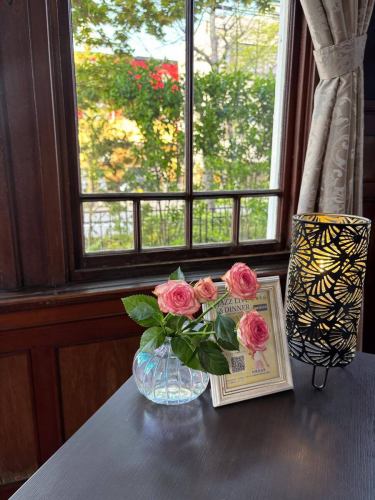 【별 저택 양장의 이번주의 꽃💐】

가게를 물들이는 꽃들입니다 💐
프로듀스는 코야마 생화점에 부탁드립니다!
항상 감사합니다 😊

요 전날부터 입구에있는 오오쿠보 주물이 바뀌 었습니다!
올해의 간지 「오」를 전시하고 있습니다.
https://souemon-imono.com/

『야스다 기와화기 MYK』 Marumi Yasuda Kawara
나무의 따뜻함과 늠름한 아름다움을 겸비하고, 꽃에 다가가 서포트합니다.
(마루 산야다 기와 공업 온라인 스토어에서)
https://marumikawara.stores.jp/

내점 기다리고 있습니다^^

↓ 예약은 온라인 예약을 추천합니다!
https://seikoanbetteikanyoso.owst.jp/(핫 페퍼)

예약 문의는,
📞025-211-7703

프로필 링크에서
웹 사이트에 액세스 할 수 있습니다!
🔍 @seikoan_bettei_kanyoso

기타 SNS와 미식가 사이트 등
자세한 것은 이쪽으로부터 보실 수 있습니다↓↓
https://lit.link/Qes1EGif55alyDCldOYLbnL3EXI3
(별 저택 양장 릿 링크)

【This week's flowers at Bettei Kanyoso 💐】

These are the flowers that decorate the store.💐
We ask Koyamaseikaten to produce it!
Thank you as always.😊

The Okubo Casting at the entrance has changed since the other day!
This year's zodiac sign "Wu" is on display.
https://souemon-imono.com/

"Yasuda Tile Flowerware MYK"Marumi Yasuda Kawara
It combines the warmth and dignified beauty of the tree, and supports the flowers.
(From the Marusan Yasuda Tile Industry Online Store)
https://marumikawara.stores.jp/

We look forward to your reservation.

↓Online reservations are recommended for reservations!
https://seikoanbetteikanyoso.owst.jp/(HOT PEPPER)

For reservations and inquiries,
📞025-211-7703

You can access the website from the profile link!
🔍 @seikoan_bettei_kanyoso

You can see more details such as other SNS and gourmet sites here ↓↓
https://lit.link/Qes1EGif55alyDCldOYLbnL3EXI3(lit.link)

# 별 저택 양장 # 오오쿠보 주물 # 야스다 기와 # 이즈미 유키코 #니가타 그랜드 호텔