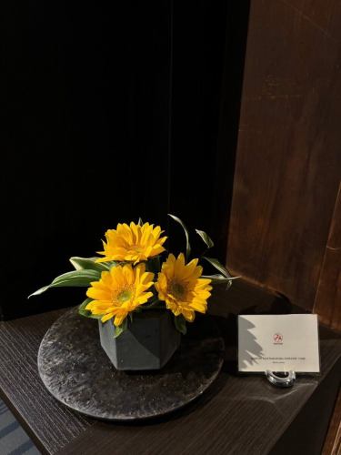 【별 저택 양장의 이번주의 꽃💐】
화창한 날이 계속됩니다! ☀️
지금 밖에 먹을 수없는 제철 재료와 스테이크를 먹으십시오.
오세요 ^^
별 저택 양장은 여러분의 걸음으로 곧 5주년을 맞이합니다♪
감사의 마음을 담아 기간 한정으로 특별 코스를 준비하고 있습니다!
꼭이 기회에 사용하십시오!
가게를 물들이는 꽃들입니다 💐
프로듀스는 코야마 생화점에 부탁드립니다!
항상 감사합니다 😊
요 전날부터 입구에있는 오오쿠보 주물이 바뀌 었습니다!
올해의 간지 「오」를 전시하고 있습니다.
https://souemon-imono.com/
『야스다 기와화기 MYK』 Marumi Yasuda Kawara
나무의 따뜻함과 늠름한 아름다움을 겸비하고, 꽃에 다가가 서포트합니다.
(마루 산야다 기와 공업 온라인 스토어에서)
https://marumikawara.stores.jp/
내점 기다리고 있습니다^^
↓ 예약은 온라인 예약을 추천합니다!
https://seikoanbetteikanyoso.owst.jp/(핫 페퍼)
예약 문의는,
📞025-211-7703
프로필 링크에서
웹 사이트에 액세스 할 수 있습니다!
🔍 @seikoan_bettei_kanyoso
기타 SNS와 미식가 사이트 등
자세한 것은 이쪽으로부터 보실 수 있습니다↓↓
https://lit.link/Qes1EGif55alyDCldOYLbnL3EXI3
(별 저택 양장 릿 링크)
【This week's flowers at Bettei Kanyoso 💐】
These are the flowers that decorate the store.💐
We ask Koyamaseikaten to produce it!
Thank you as always.😊
The Okubo Casting at the entrance has changed since the other day!
This year's zodiac sign "Wu" is on display.
https://souemon-imono.com/
"Yasuda Tile Flowerware MYK"Marumi Yasuda Kawara
It combines the warmth and dignified beauty of the tree, and supports the flowers.
(From the Marusan Yasuda Tile Industry Online Store)
https://marumikawara.stores.jp/
We look forward to your reservation.
↓Online reservations are recommended for reservations!
https://seikoanbetteikanyoso.owst.jp/(HOT PEPPER)
For reservations and inquiries,
📞025-211-7703
You can access the website from the profile link!
🔍 @seikoan_bettei_kanyoso
You can see more details such as other SNS and gourmet sites here ↓↓
https://lit.link/Qes1EGif55alyDCldOYLbnL3EXI3(lit.link)
# 별 저택 양장 # 오오쿠보 주물 # 야스다 기와 # 이즈미 유키코 #니가타 그랜드 호텔